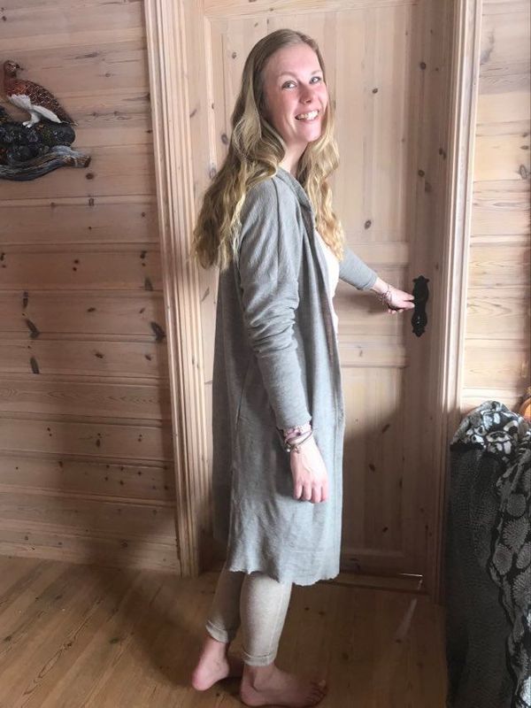 Merinoulljakke med hette 