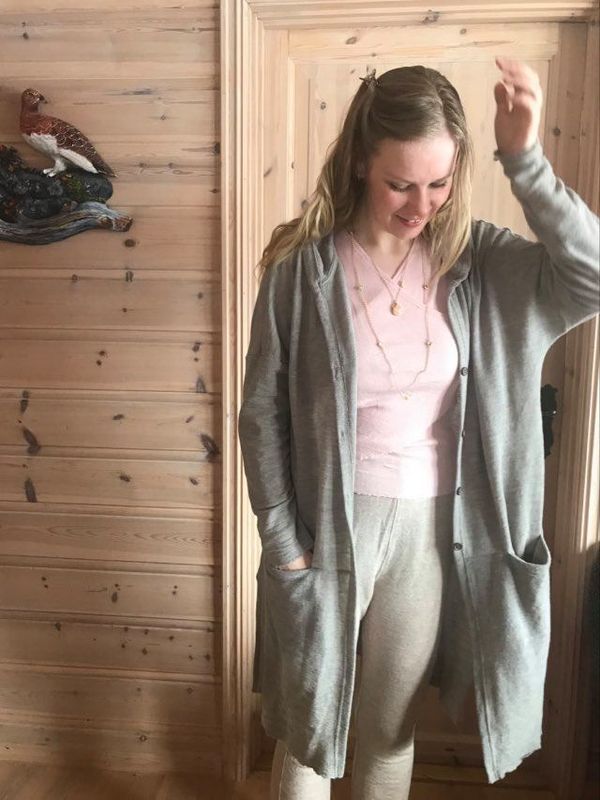 Merinoulljakke med hette 